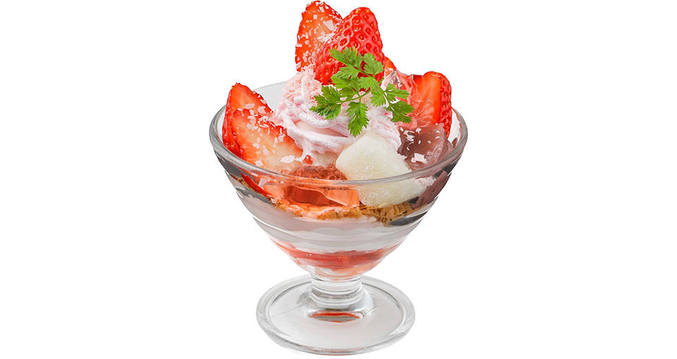 写真：いちごと桜のミニパフェ