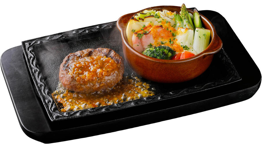 写真：ハンバーグと焼きポトフ