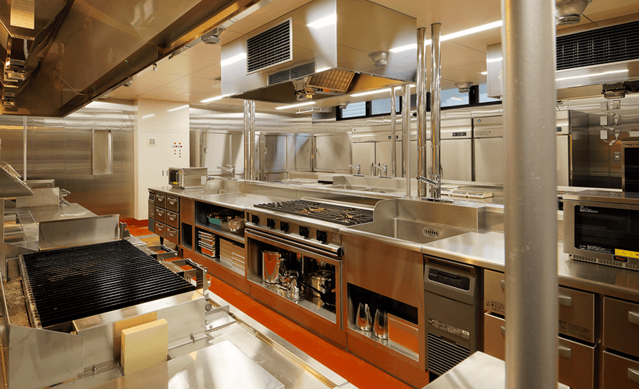 店舗と同様のキッチン設備を備えたキッチン・トレーニングセンター
